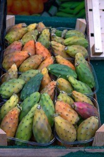 Fresh figs (Ficus carica) in a box, Franconia, Bavaria, Germany