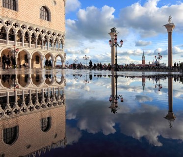 The Doge's Palace and the Pillars of the Piazzetta, St. Mark and St. Theodorus, at high tide, Acqua