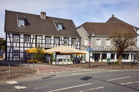 Restaurant Zum Dorfkrug, outdoor area, entrance, optician shepherd, residential buildings and