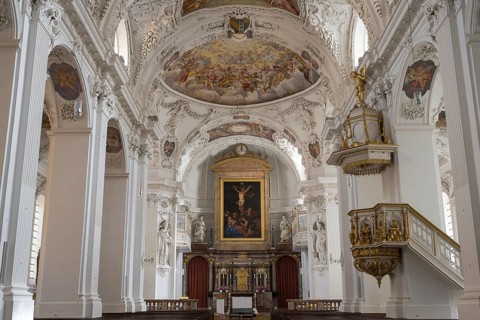Altar and vaulted ceiling with frescoes, baroque, parish church of St. Quirinus, former monastery