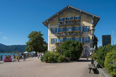Historic town hall, tourists on the promenade on the shores of Tegernsee, town of Tegernsee, Upper