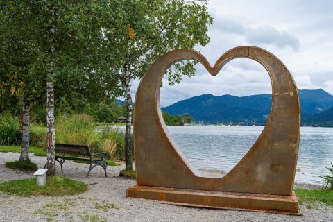 Heart sculpture on the banks of Tegernsee, Gmundner Herz by Kurt Gmeineder, Gmund, Tegernsee, Upper