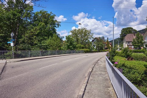 Wilde Gutach river, car bridge and footbridge, houses, sidewalk, lanes, road, hills, hilly