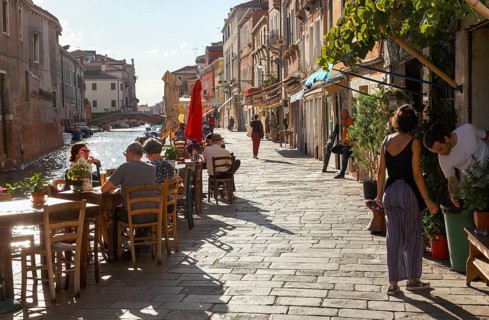Restaurants on the Fondamenta Misericordia, on the Rio dell Misericordia, Venice, Veneto, Italy