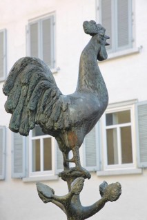 Göckelesbrunnen by Karl Ulrich Nuss 2013 with rooster figure, rooster, modern art, bronze
