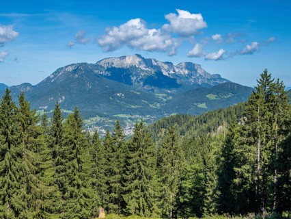 View from the south over Wald and Berchtesgaden to the Berchtesgaden High Throne and the Untersberg