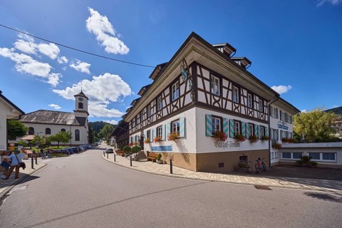Landgasthaus Drei Schneeballen, Gasthaus, St. Erhard church, historic building, house, sidewalk,