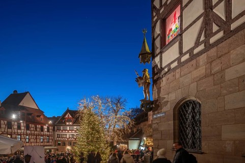 View of the Christmassy decorated Tiergärtnertorplatz in the evening lighting, on the right the