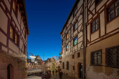 Historic half-timbered houses with a view of the Christmassy decorated Tiergärtnertorplatz in the