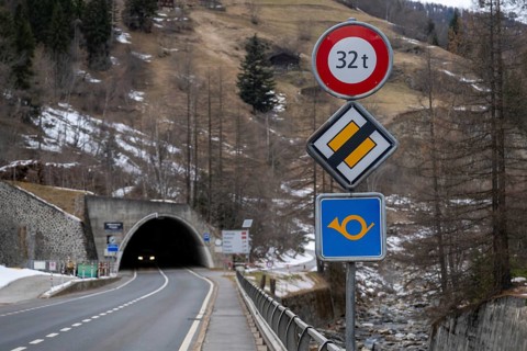 Bergpoststrasse traffic sign, end of main road, 32 tons, Goppenstein, Valais, Switzerland