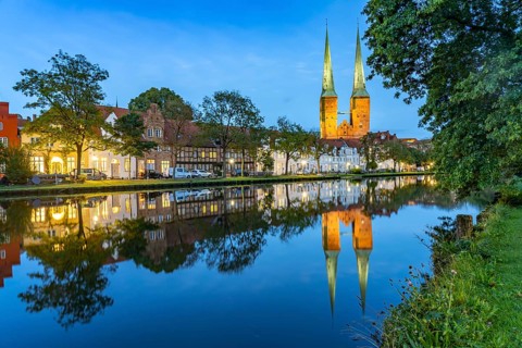 Old town with Lübeck Cathedral and Trave at dusk, Lübeck, Schleswig-Holstein, Germany