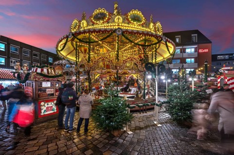 Nostalgic children's carousel at the children's Christmas market in the evening, Hans-Sachs-Platz,
