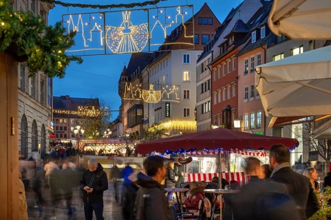 Christmas decorations and stalls on their way to the Nuremberg Christmas Market, Königstraße,