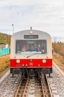Front view of a train on the rails, with the inscription 'Calw', historical event, first test run