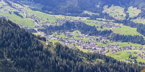 Panorama from the Fellhorn mountain trail, 2037 m, to Söllereck, 1706 m, to Mittelberg in