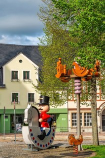 Wooden rider, hussar on a rocking horse, landmark Olbernhauer Reiterlein, Olbernhau, Ore Mountains,