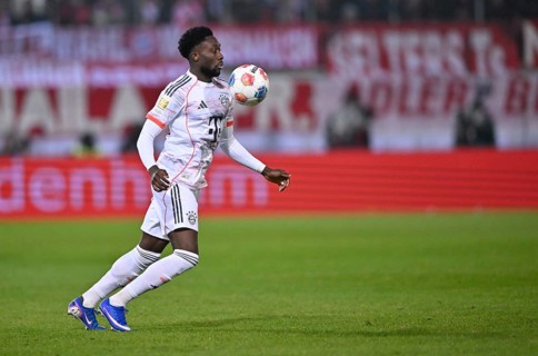 Alphonso Davies Bayern FC Munich FCB (19) Action on the ball Voith-Arena, Heidenheim,