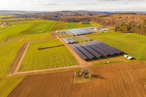 Solar systems that extend far over large fields, energy transition, construction of PV open space,
