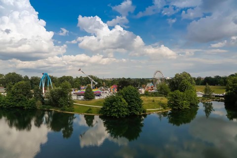 Fairground in Ulm Friedrichsau, folk festival, hustle and bustle, ferris wheel, amusement park,