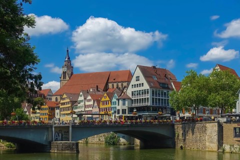 Eberhardsbrücke, Neckar bridge, river, flowing water, old town on the left back, houses, collegiate