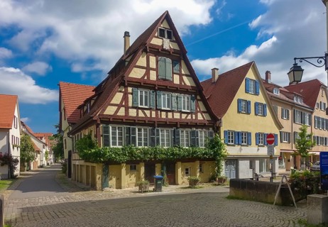 Half-timbered house, Altstadt, an der Ammer, climbing plant, paving stones, paper bin, sign,