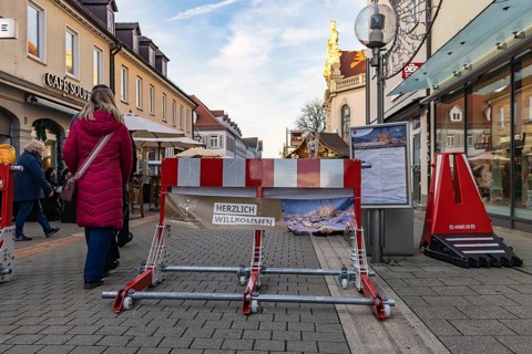 Baroque Christmas market on Ludwigsburg's market square. Anti-terrorist lock, Ludwigsburg,