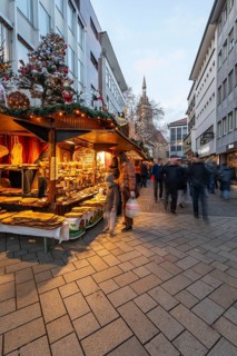 Stuttgart 2025 Christmas market: festive lights, inviting stands, mulled wine, traditional treats