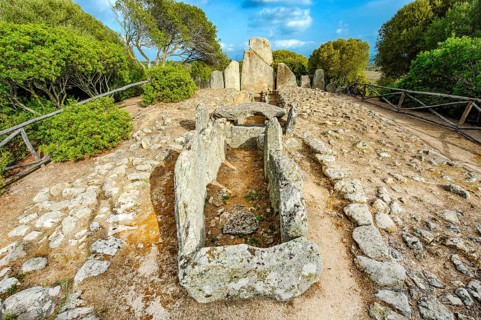 Tomb of the Giants, Tomba dei Giganti, Coddu Vecchiu, Arzachena, Gallura, Sassari Province.