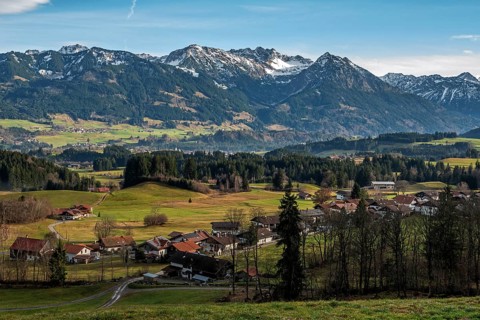 View from Bolsterlang into the Illertal and the mountains of the Allgäu Alps, in the middle of