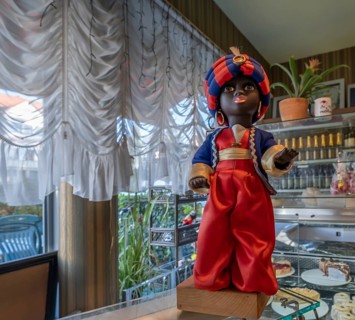 Trademark of the company Sarotti, since 1918 the Sarotti Moor, now called Sarotti Magician,