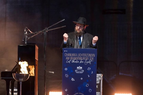 Yehuda Teichtal (Rabbi of the Chabad-Lubavitch movement) speaks at the lighting of lights to mark