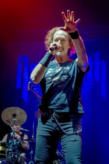 Carl Sentance, singer, NAZARETH, hard rock band, UK, Bending The Rules 2025 tour, live, 17.12.2025,