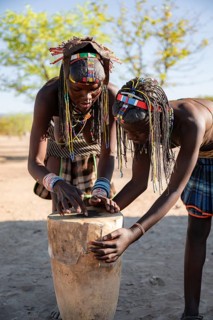 Traditional dance, brightly decorated woman of the Hakaona tribe, also Havakona or Hakawona, at