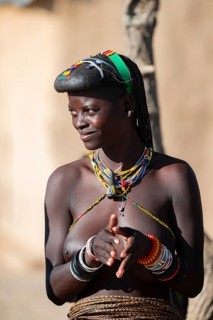 Traditional dance, brightly decorated woman of the Hakaona tribe also Havakona or Hakawona, near