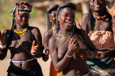 Traditional dance, brightly decorated woman of the Hakaona tribe, also Havakona or Hakawona, near