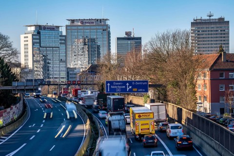 The A40 motorway, Ruhrschnellweg, in Essen, city skyline, Evonik office building, traffic jam in