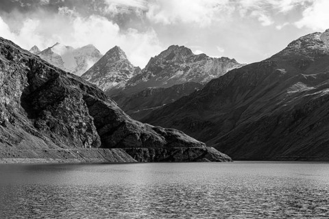 The Lac de Moiry reservoir, in the background the peaks of the Grand Cornier, Tete Blanche and