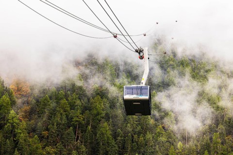 Gondola and cable car line in fog, cable car from Grimentz to the Espace Weisshorn summit station,