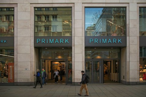 Façade, entrance to the Primark department store chain, pedestrian zone, passers-by, Königsstraße,
