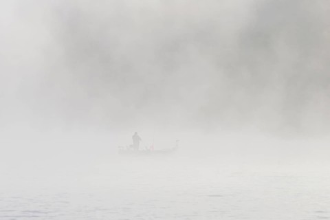 Hennesee, fog, thick fog, anglers in the boat, Hennetalsperre, Sauerland-Rothaargebirge nature park