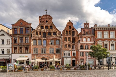 Gabelhäuser am Platz Am Sande and St. Johannis Church, Hanseatic City of Lüneburg, Lower Saxony,