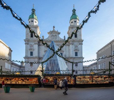 Advent season, Salzburg Christindlmarkt am Dom and Residenzplatz, Salzburg, Austria