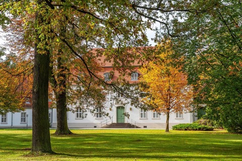 Wiepersdorf Castle of the von Arnim family in autumn, Wieperdorf, Fläming, Brandenburg, Germany