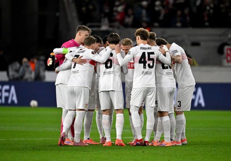 Team building, circle of the team in front of the start of the game VfB Stuttgart Europa League,