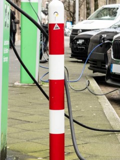 Several cars are charged at charging stations in Düsseldorf, Germany
