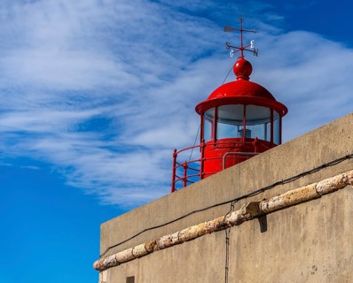 The Farol de Nazare lighthouse, an annual meeting point in autumn to watch the big waves on the