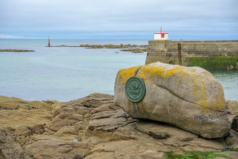 Badge in the harbor for William the Conqueror who set off for England with the ship Mora in 1066,
