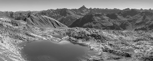 Mountain panorama over Laufbichlsee, behind it the Hochvogel, 2592m, Allgäu Alps, Allgäu, Bavaria,