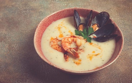 Cream soup, chowder with mussels and shrimp, American cuisine, homemade, no people