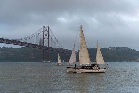 The Ponte 25 de Abril, 3.2 km long bridge in Portugal with a 2278 meter long suspension bridge